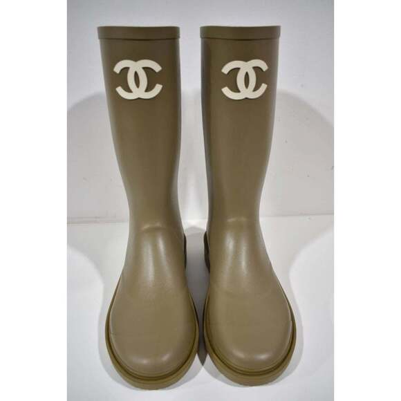 Chanel 22K Dark Beige Caoutchouc White CC Logo High Pull On Rubber Rain Boots 41 - Picture 1 of 12